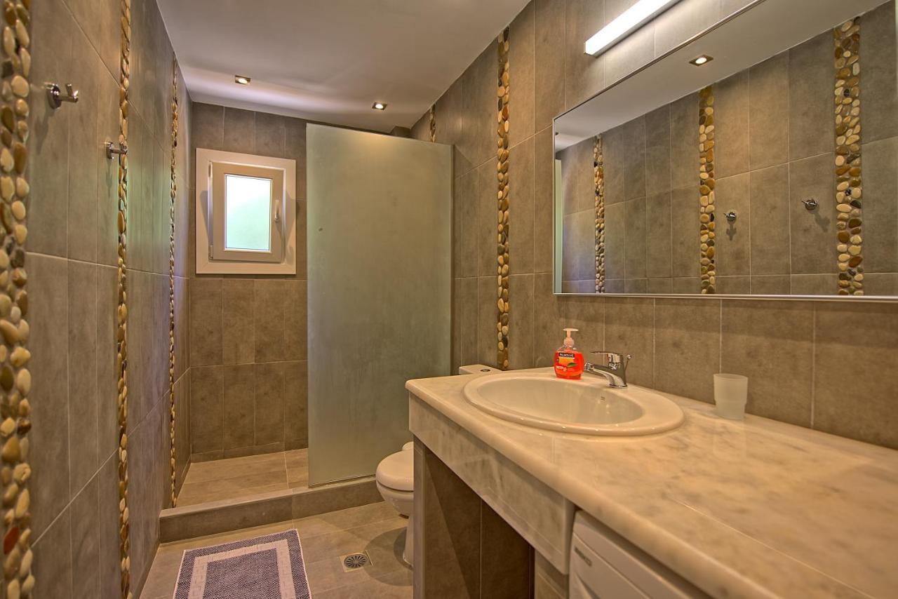 Beachfront Villa Seasun By Posarellivillas Agios Spyridon  Zewnętrze zdjęcie