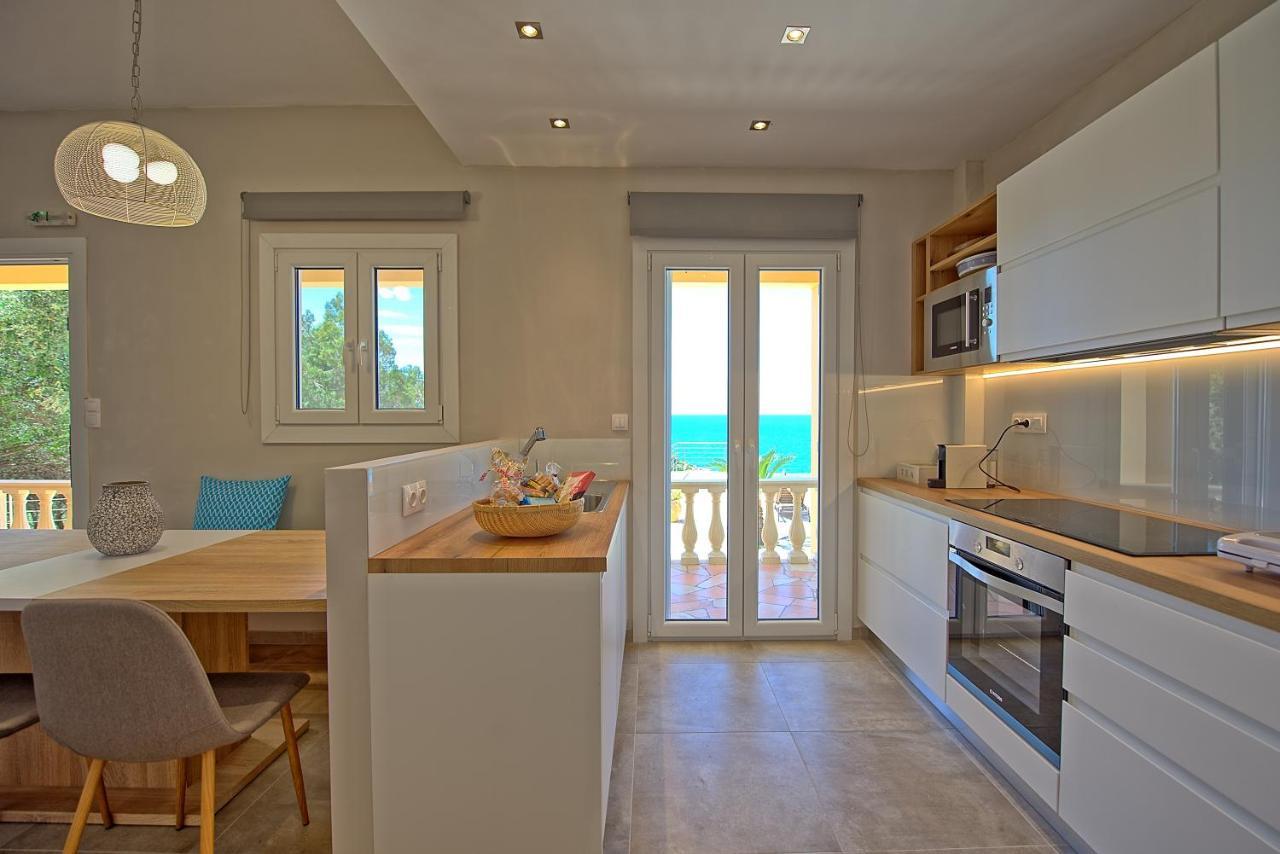 Beachfront Villa Seasun By Posarellivillas Agios Spyridon  Zewnętrze zdjęcie