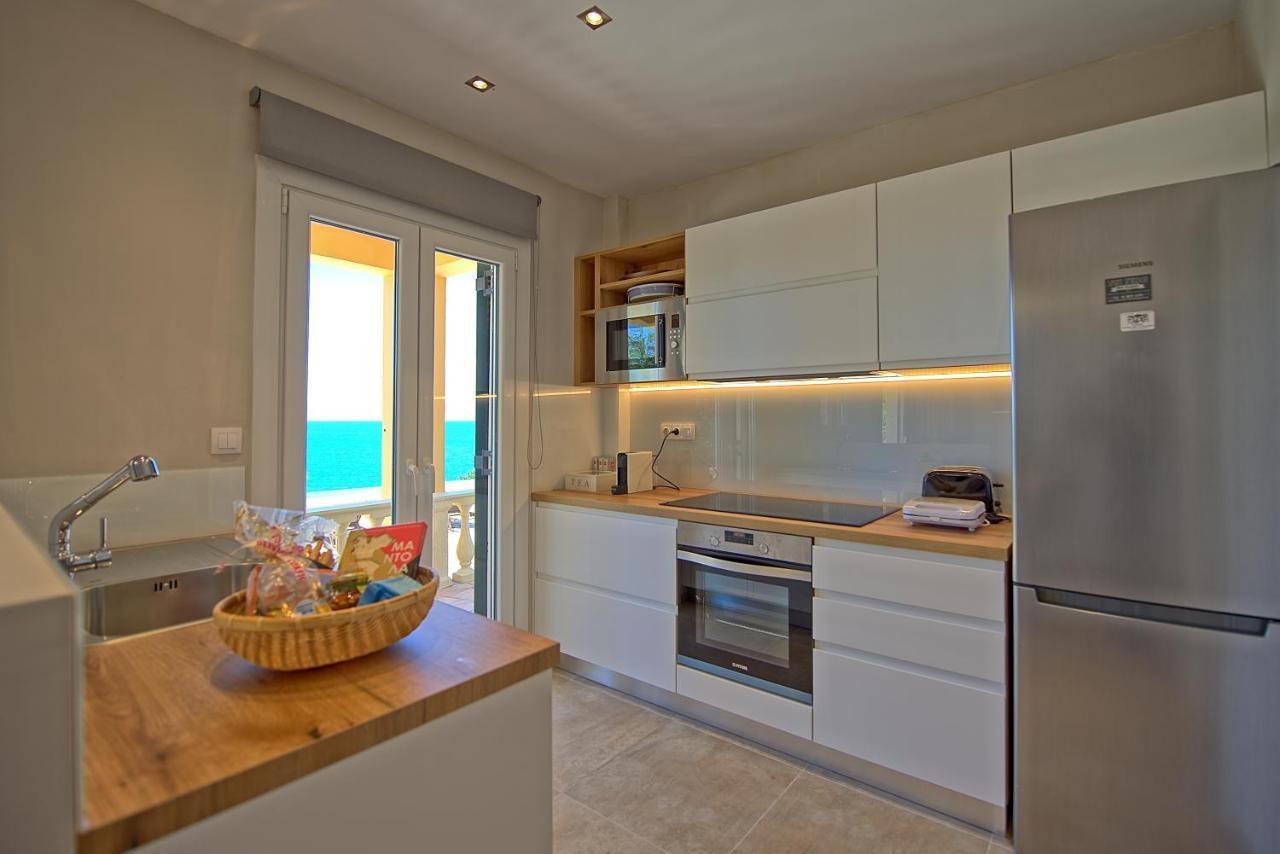 Beachfront Villa Seasun By Posarellivillas Agios Spyridon  Zewnętrze zdjęcie