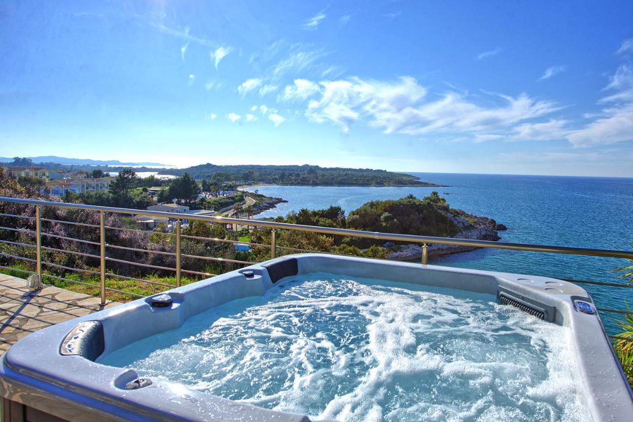 Beachfront Villa Seasun By Posarellivillas Agios Spyridon  Zewnętrze zdjęcie