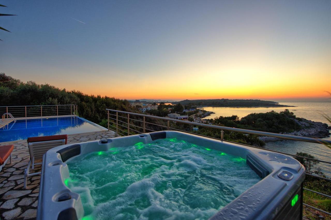 Beachfront Villa Seasun By Posarellivillas Agios Spyridon  Zewnętrze zdjęcie