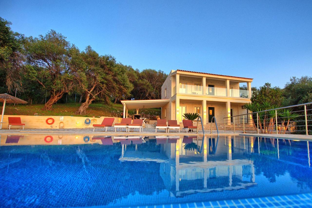 Beachfront Villa Seasun By Posarellivillas Agios Spyridon  Zewnętrze zdjęcie